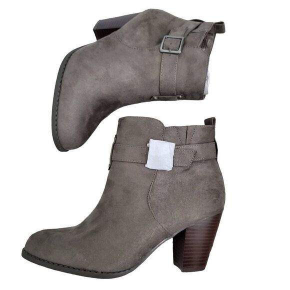 New Torrid Faux Suede Buckle Taupe Ankle Boot Size 10W - Picture 8 of 14